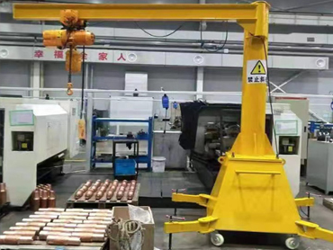 3 tonų mažas judamasis kranas