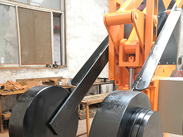 Kokie yra mechaninės pagalbinės rankos naudojimo privalumai?