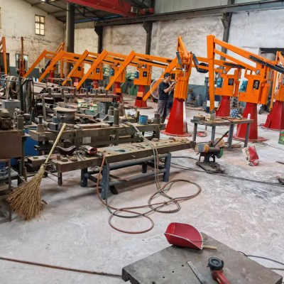 Kokiems produktams gali būti naudojamas liejimo manipuliatorius?